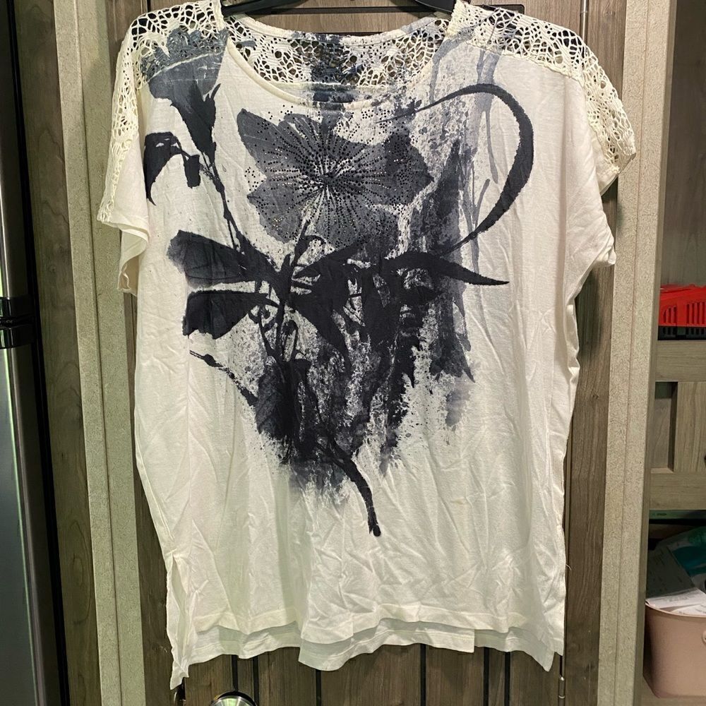 Women’s Large B&W Floral Top with Crochet Shoulders (No Brand Tag)